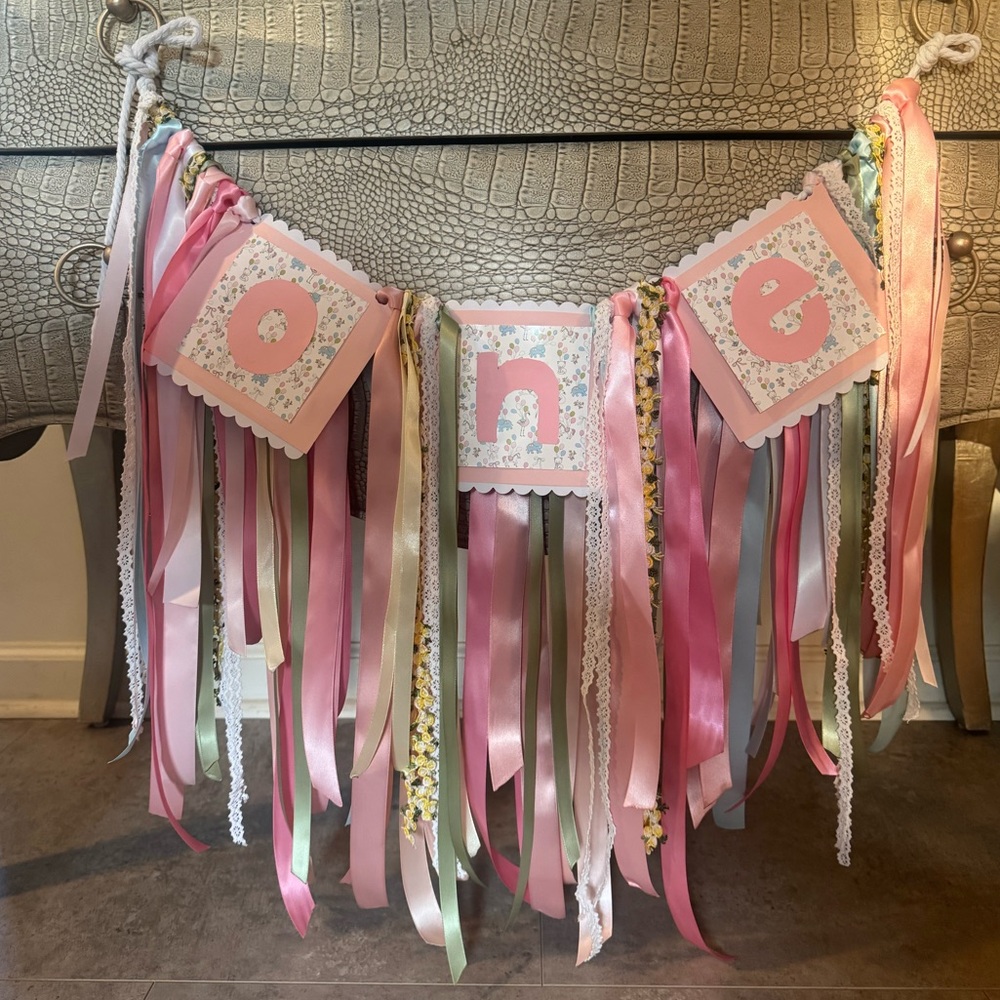 First birthday banner, one year old birthday banner, high-chair banner